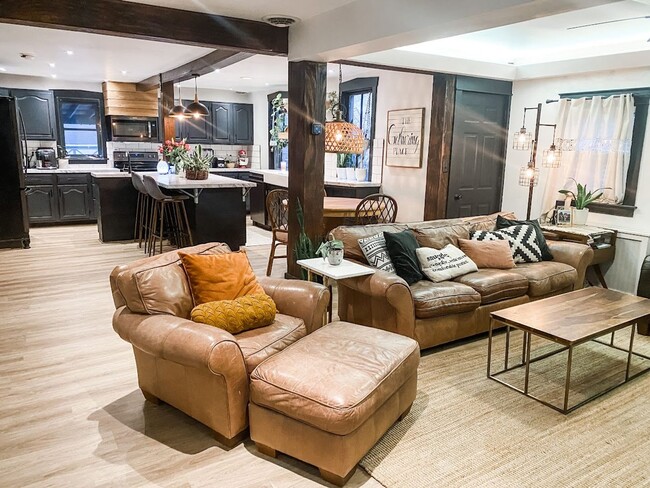 22 S State St in Brownstown, PA - Foto de edificio - Building Photo