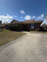 11 Peach Ct in Savannah, GA - Building Photo