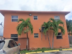 1867 NW 35th St in Miami, FL - Building Photo - Building Photo