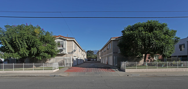 9233-9239 Ramona Blvd in Rosemead, CA - Foto de edificio - Building Photo