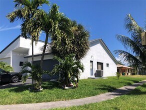 719 SE 3rd Ave in Dania Beach, FL - Building Photo - Building Photo