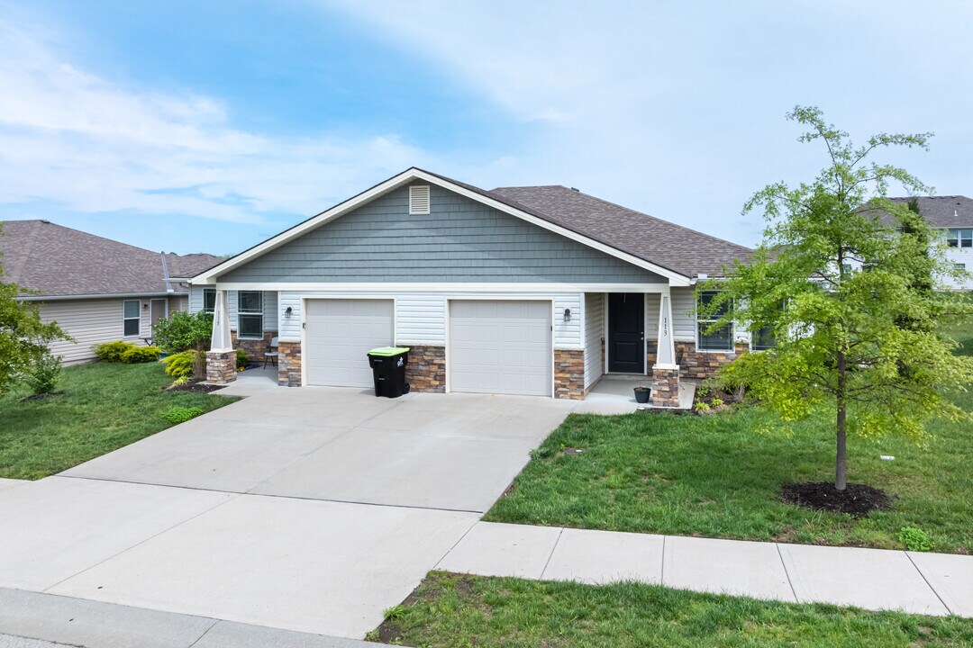 Colonial Highlands Villas in Blue Springs, MO - Foto de edificio