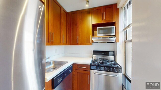 165 E 83rd St in New York, NY - Building Photo - Building Photo