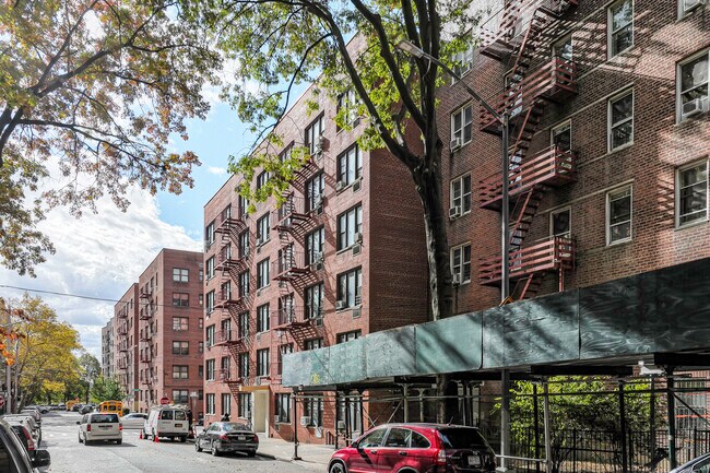 2255 Barker Ave in Bronx, NY - Foto de edificio - Building Photo