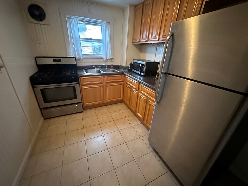 1122 3rd St in Catasauqua, PA - Building Photo