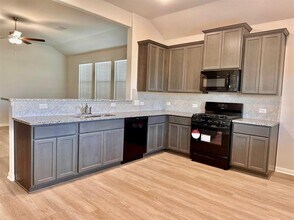 507 Turtle Dove Dr in Sealy, TX - Building Photo - Building Photo