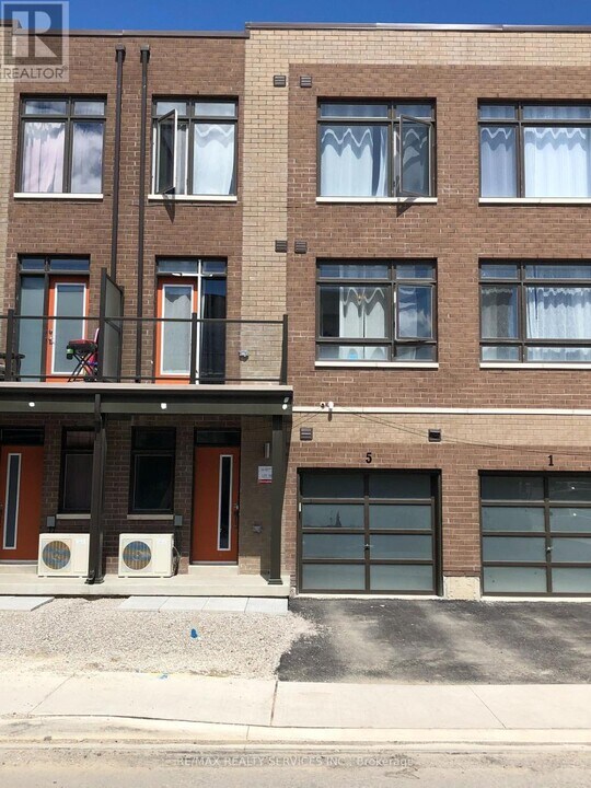 5 Lachine St in Vaughan, ON - Building Photo