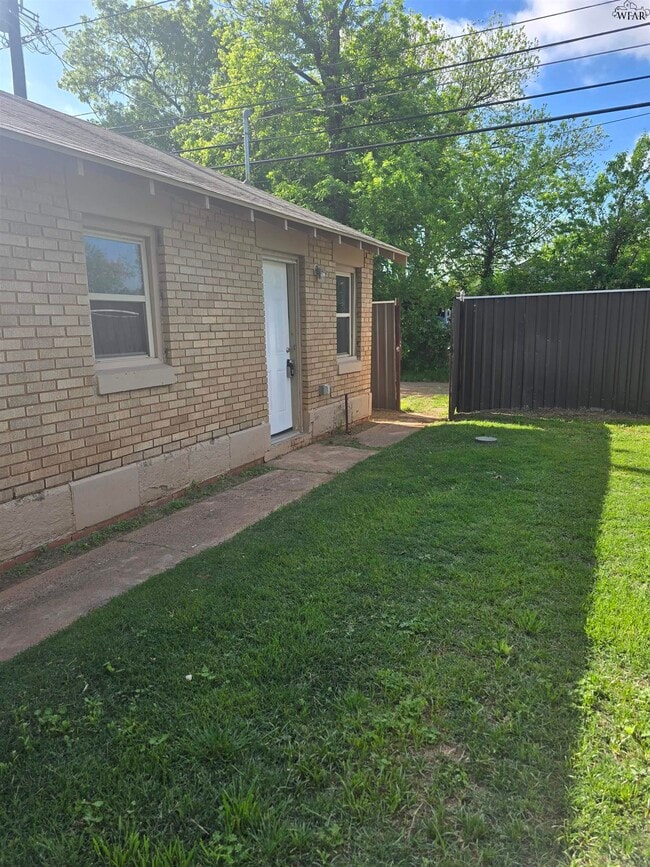 property at 1805 Lucile Ave