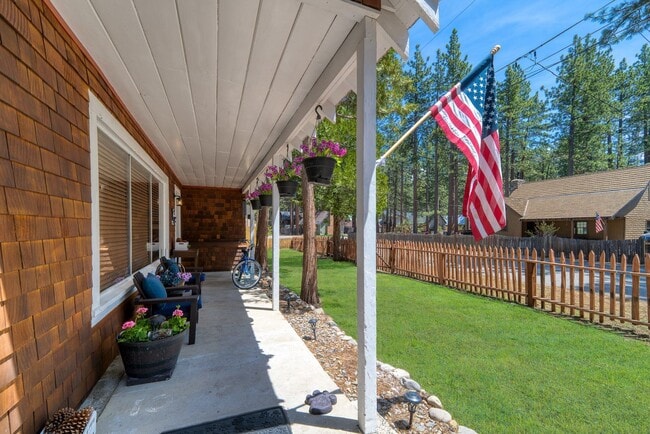 809 Merced Ave in South Lake Tahoe, CA - Building Photo - Building Photo