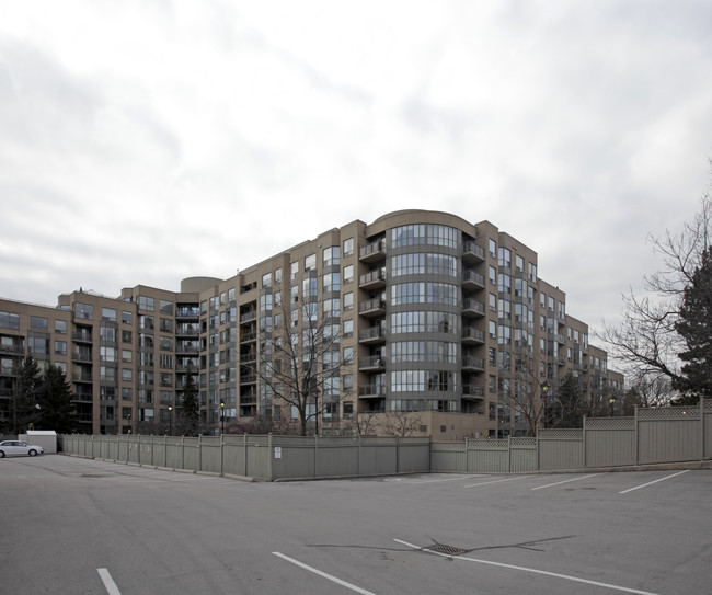 Bronte Harbour Club Condominiums in Oakville, ON - Building Photo - Building Photo