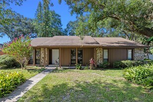 525 Garden Heights Dr in Winter Garden, FL - Building Photo