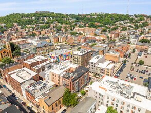 1501 Vine St, Unit 302 in Cincinnati, OH - Foto de edificio - Building Photo