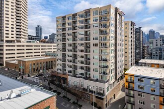 The Ellington in Seattle, WA - Building Photo - Building Photo