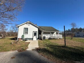 496 Bloomingburg Rd in Middletown, NY - Building Photo - Building Photo