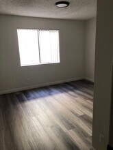 4619 Rosewood Ave, Unit 206 in Los Angeles, CA - Building Photo - Building Photo