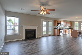 150 Merlin Dr in Hummelstown, PA - Foto de edificio - Building Photo