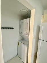 550 NW 114th Ave in Doral, FL - Foto de edificio - Building Photo