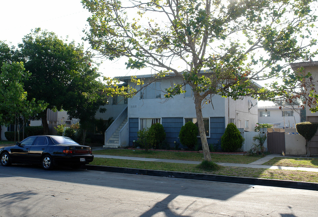 2615 S Baker St in Santa Ana, CA - Building Photo