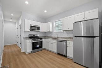 18 Charles St in Bloomfield, NJ - Building Photo - Building Photo