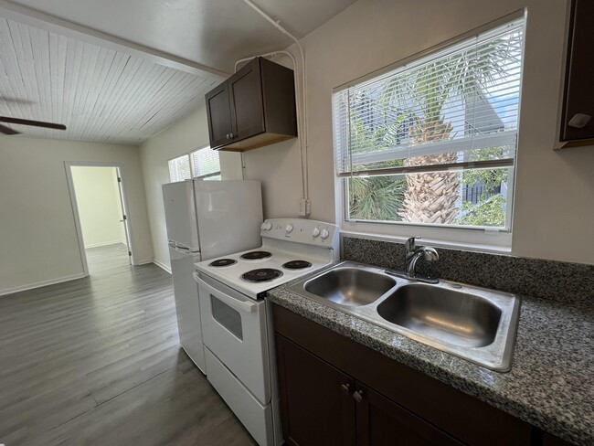 1709 Mercer Ave in West Palm Beach, FL - Building Photo - Building Photo