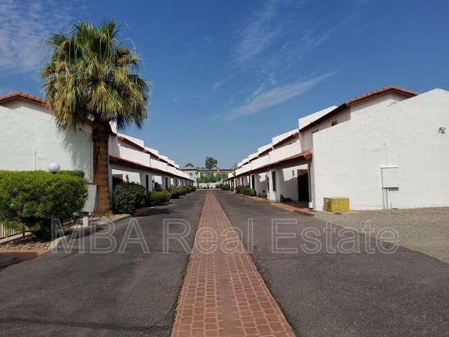 3201 N 38th St in Phoenix, AZ - Building Photo - Building Photo