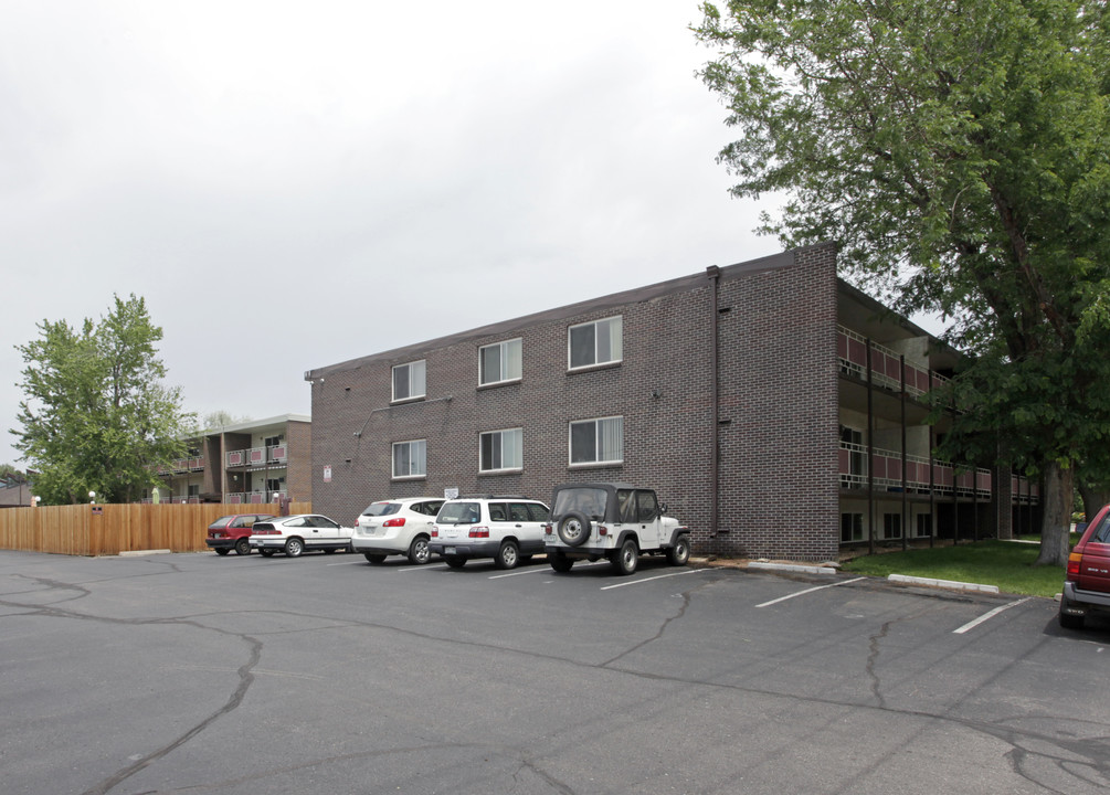 Iliff Gardens in Denver, CO - Building Photo