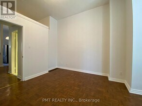 202 Gerrard St E in Toronto, ON - Building Photo - Building Photo