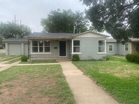 3320 27th St in Lubbock, TX - Building Photo