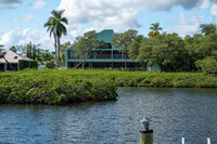 8902 SE Marina Bay Dr in Hobe Sound, FL - Foto de edificio - Building Photo