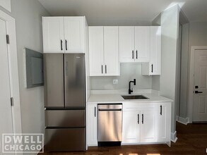 956 N Winchester Ave, Unit 1S in Chicago, IL - Foto de edificio - Building Photo