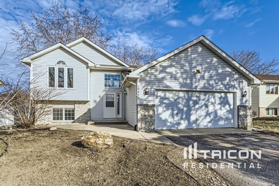 14430 Exley Ln in Apple Valley, MN - Building Photo