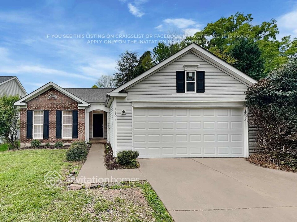 1707 Oakdale Green Dr in Charlotte, NC - Building Photo