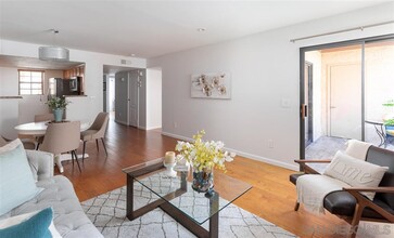 12051 Alta Carmel Ct, Unit 201 in San Diego, CA - Foto de edificio - Building Photo