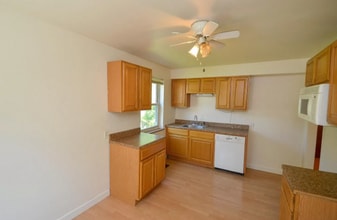 6921 Pin Oak Dr, Unit #2 in Cincinnati, OH - Building Photo - Building Photo