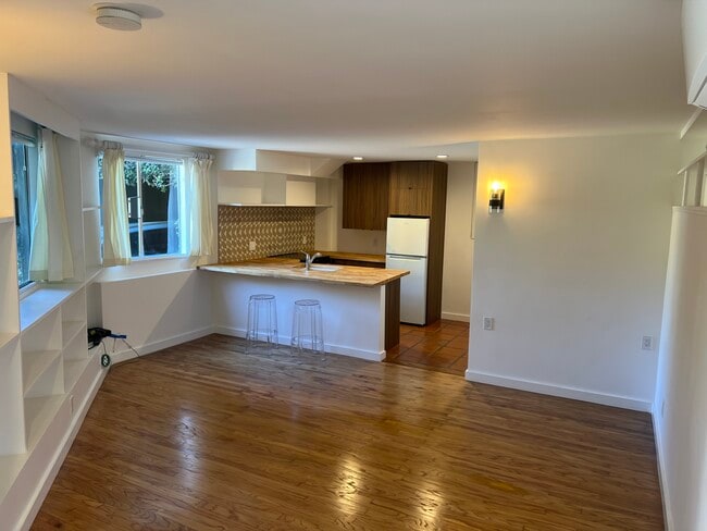 6146 1/2 Glen Holly St, Unit 6146 1/2 Glen Holly st