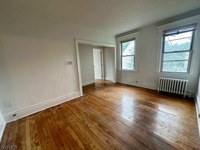 4 Swaine Pl in West Orange, NJ - Building Photo - Building Photo