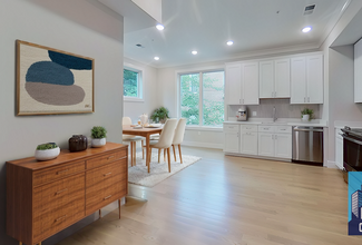 108 Warren St, Unit 3 in Boston, MA - Foto de edificio - Building Photo