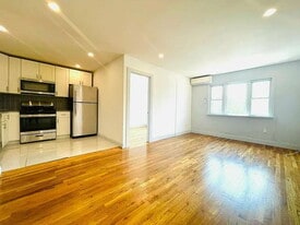 693 Autumn Ave in Brooklyn, NY - Building Photo