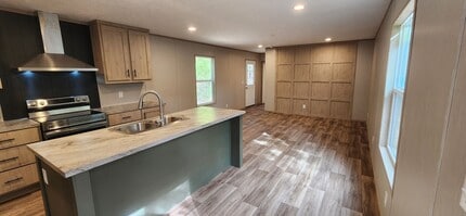 32560 Hill Creek Rd in Wagram, NC - Foto de edificio - Building Photo