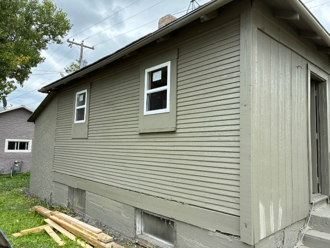 property at 815 N Bailey St