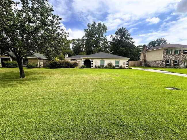property at 6607 Apple Valley Ln