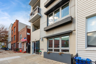 233 Devoe St in Brooklyn, NY - Building Photo - Building Photo