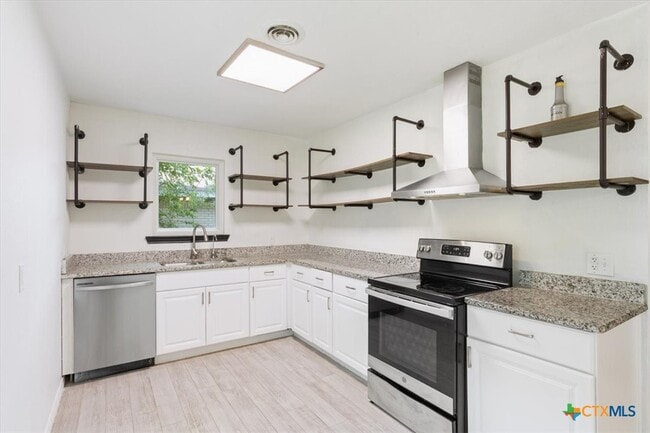 1304 Metropolitan Dr