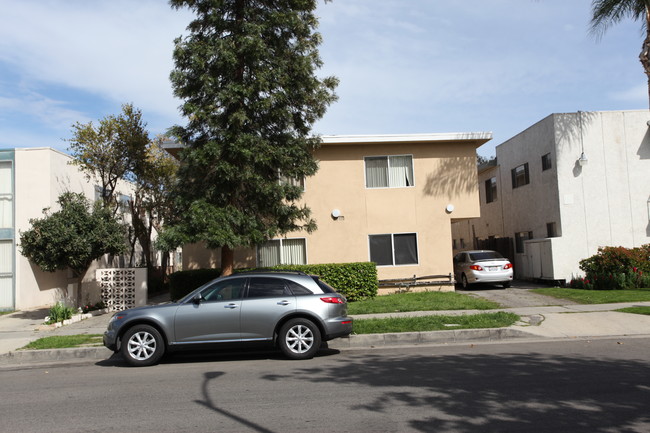 7044 Jordan Ave in Canoga Park, CA - Building Photo - Building Photo