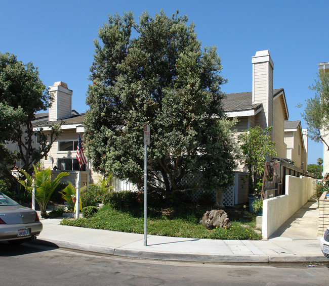 16641 Dolores St in Huntington Beach, CA - Building Photo - Building Photo