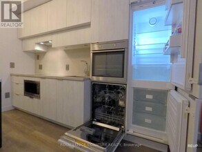 8 Eglinton Ave E in Toronto, ON - Building Photo - Building Photo