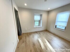 118 Buttonwood St, Unit 4 in Boston, MA - Building Photo - Building Photo