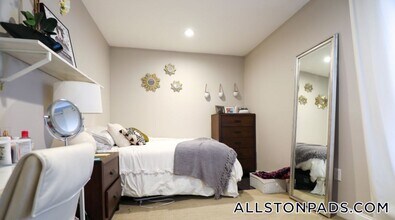 77 Linden St, Unit 2 in Boston, MA - Building Photo - Building Photo