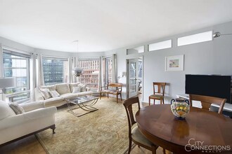 301 W 57th St, Unit 21d in New York, NY - Foto de edificio - Building Photo