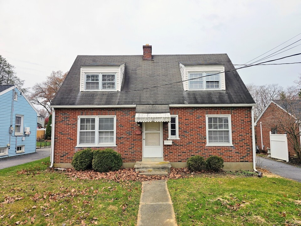 426 Cherry St in Lititz, PA - Building Photo